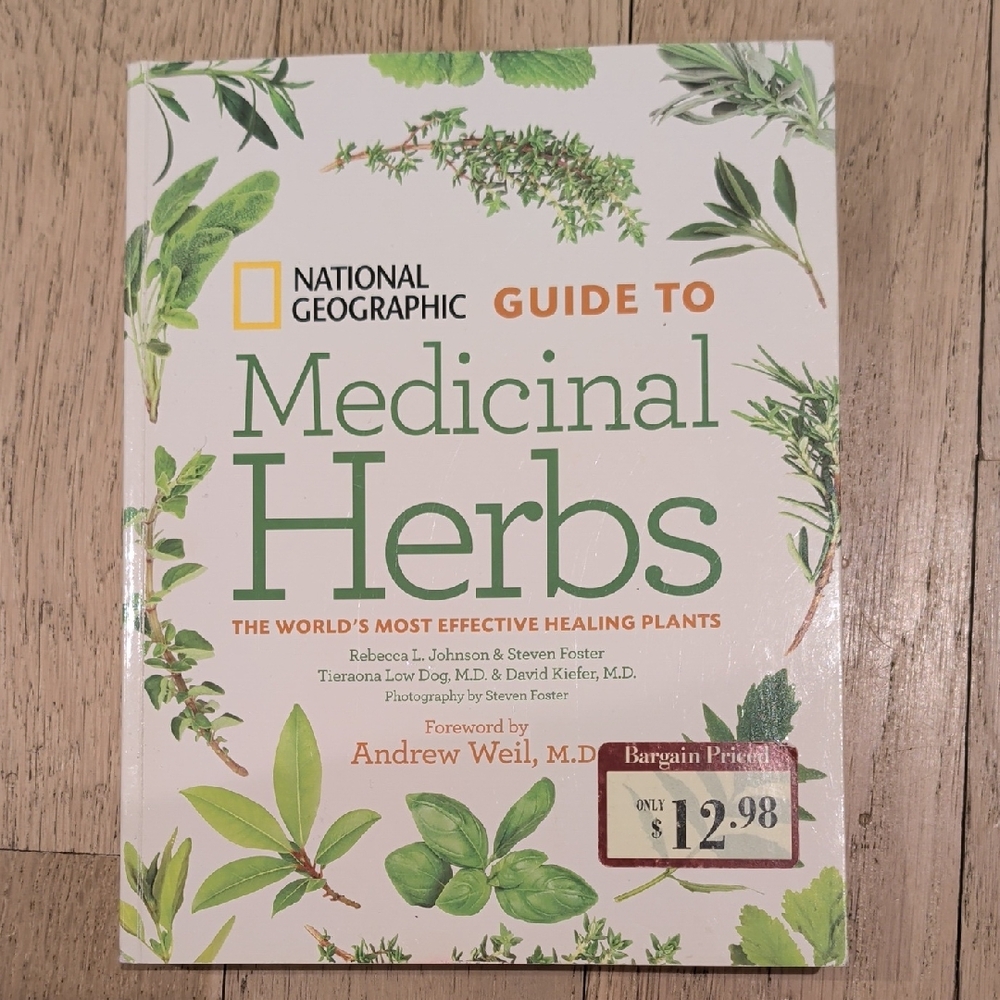 National Geographic Green and White Medicinal Herbs Guide